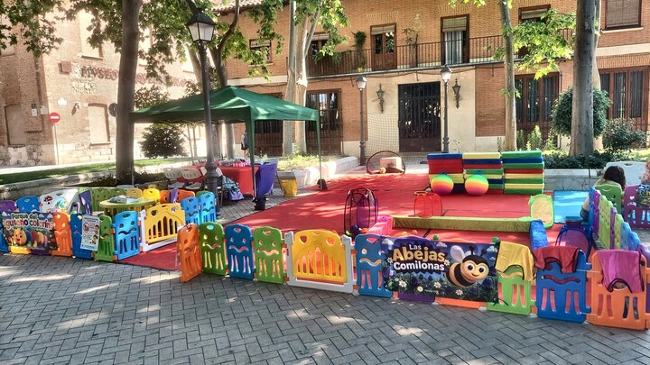 Montaje infantil de YUCAX en la Plaza Palacio de Alcalá de Henares